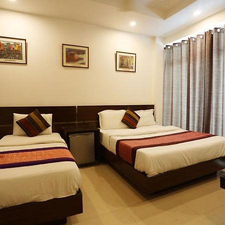 Hotel Maya 'New Delhi' Esterno foto