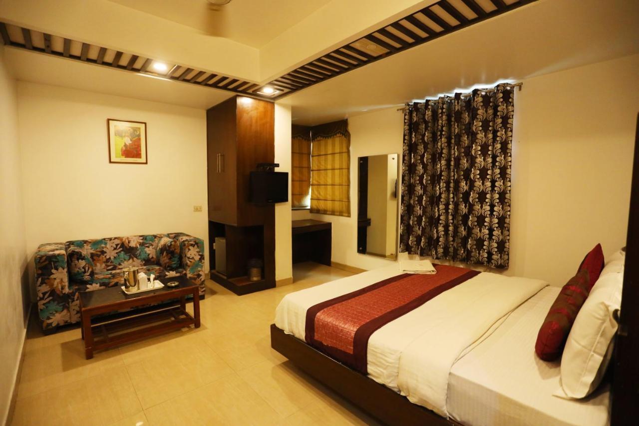 Hotel Maya 'New Delhi' Esterno foto