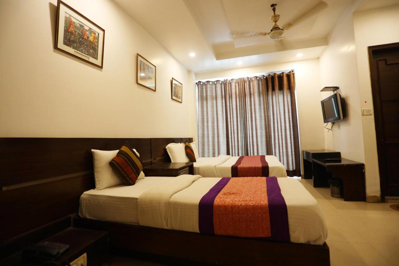 Hotel Maya 'New Delhi' Esterno foto