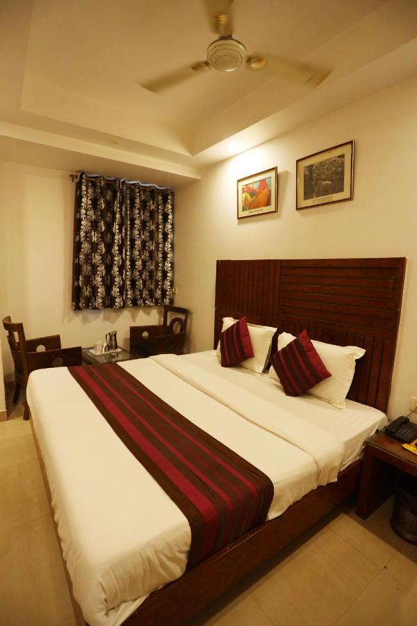 Hotel Maya 'New Delhi' Esterno foto