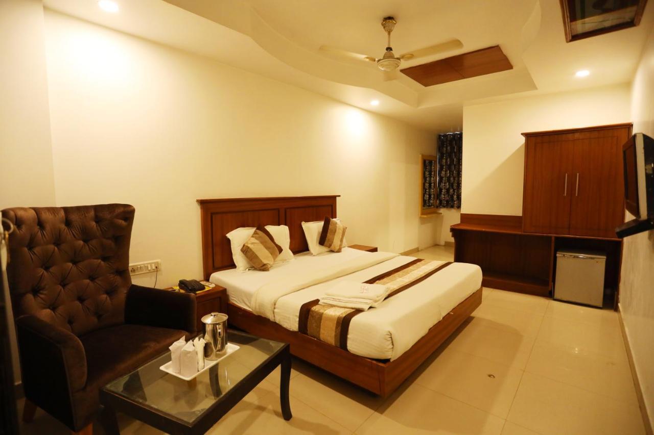 Hotel Maya 'New Delhi' Esterno foto