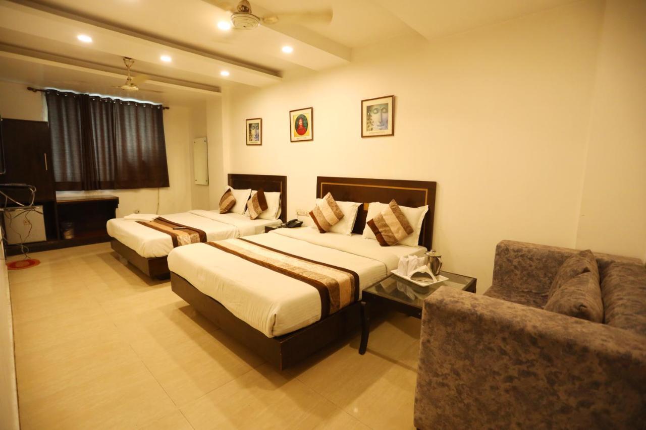 Hotel Maya 'New Delhi' Esterno foto