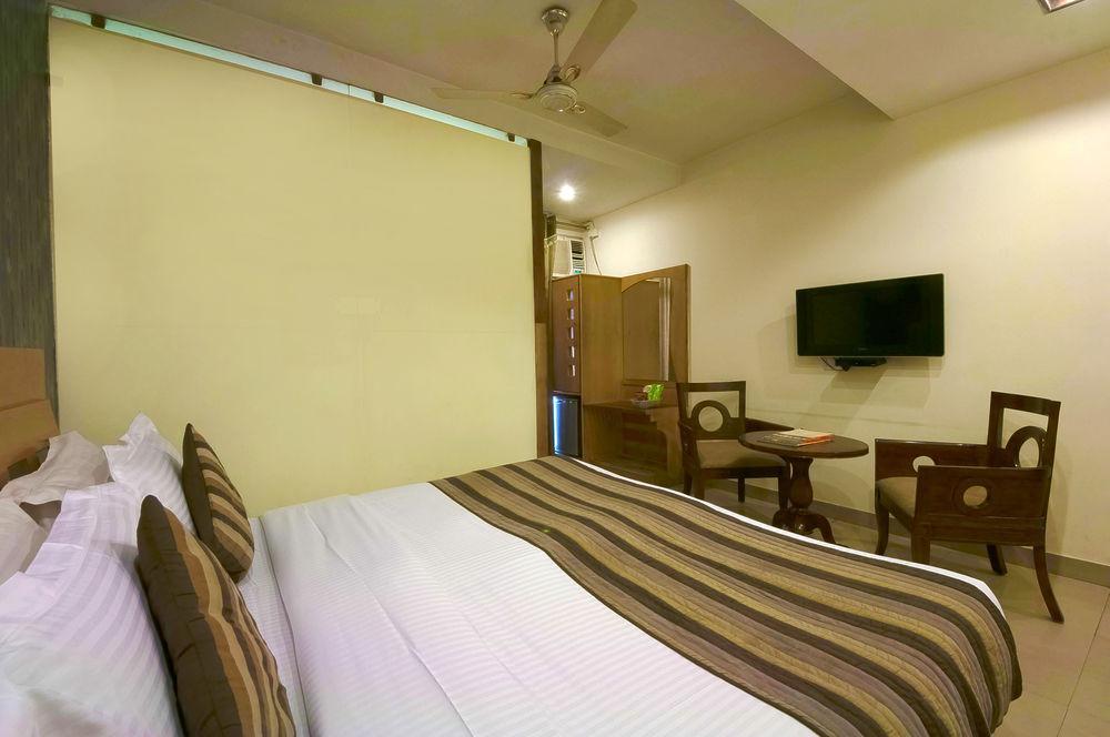 Hotel Maya 'New Delhi' Esterno foto