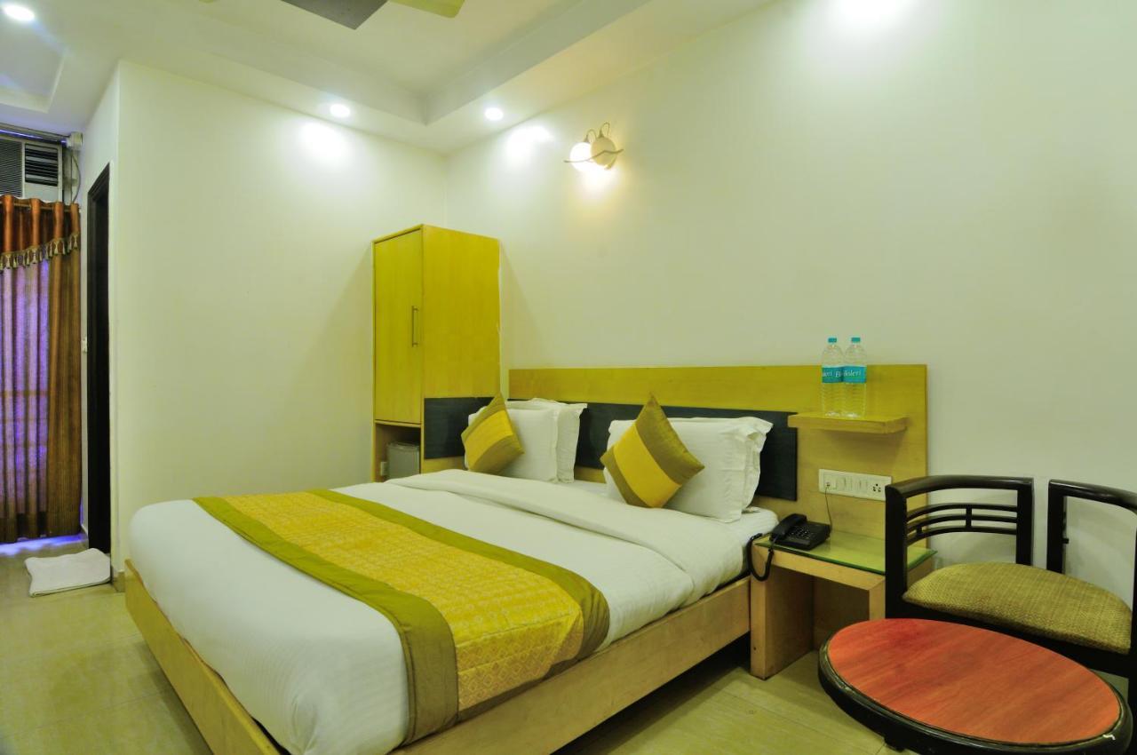 Hotel Maya 'New Delhi' Esterno foto